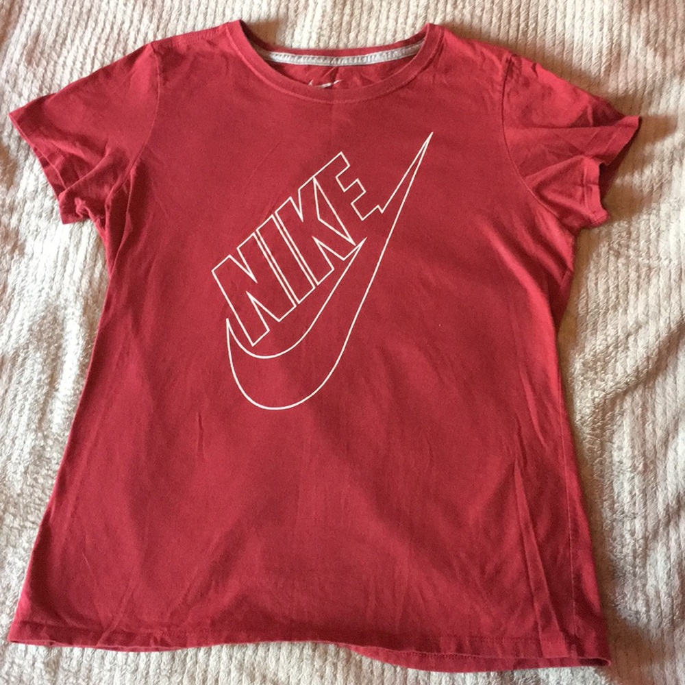 Maroon Nike Shirt❗️